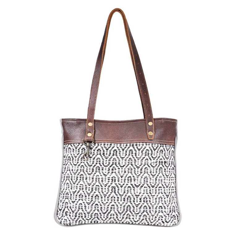 The combination of upcycled cotton with leather looks fab. This bag has a beautiful design to compliment your style.