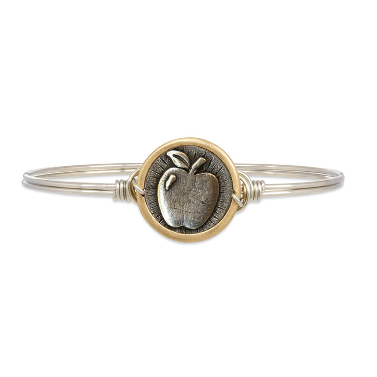 Just their (teaching) style. This detail-oriented bangle makes an educated gift for the inspiring teacher in your life, with a sculpted apple medallion to punctuate the look.