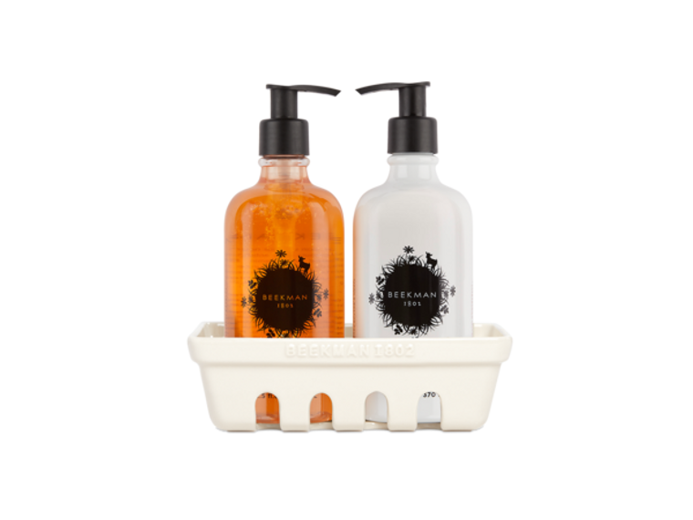 We hope to always be able to smell the refreshing scent of this caddy set. Hydrating touches of guava and red grapefruit leave a sparkling sweet scent, while reparative shea butter ensures lasting moisture.