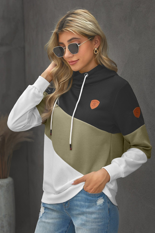 The modern, diagonal colorblock design pushes you to another fashion level

•People love its classic pullover design and the windproof neck

•Youthful and energetic, casual and sporty which fully shows your personality

Fits true to size