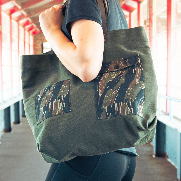 Two Tone Tiger Stripe Camo Canvas Tote Bag Multifunctional Utility 23L Carry Bag