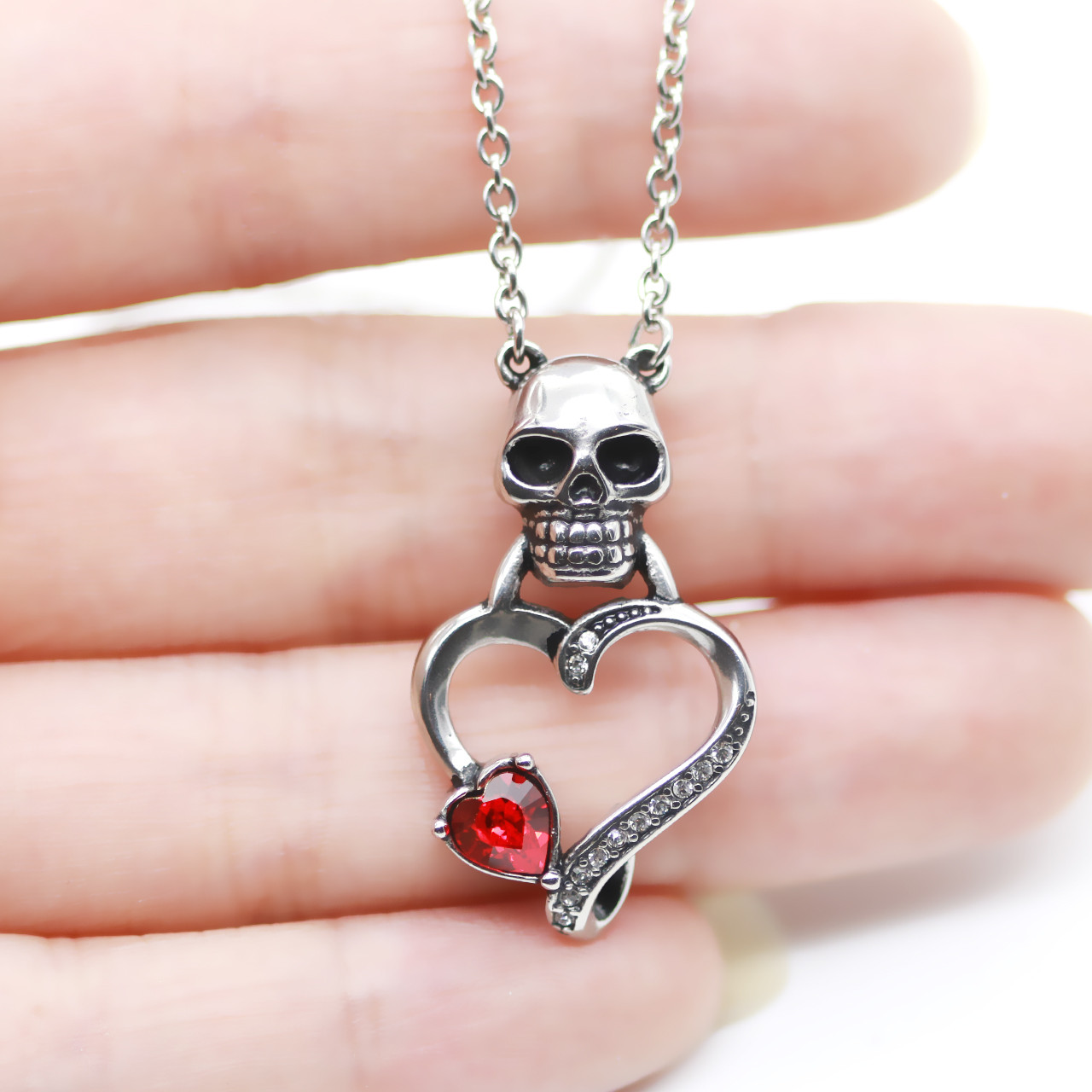 Skull Heart Necklace with clear crystal Guardian Of Your Heart Controse