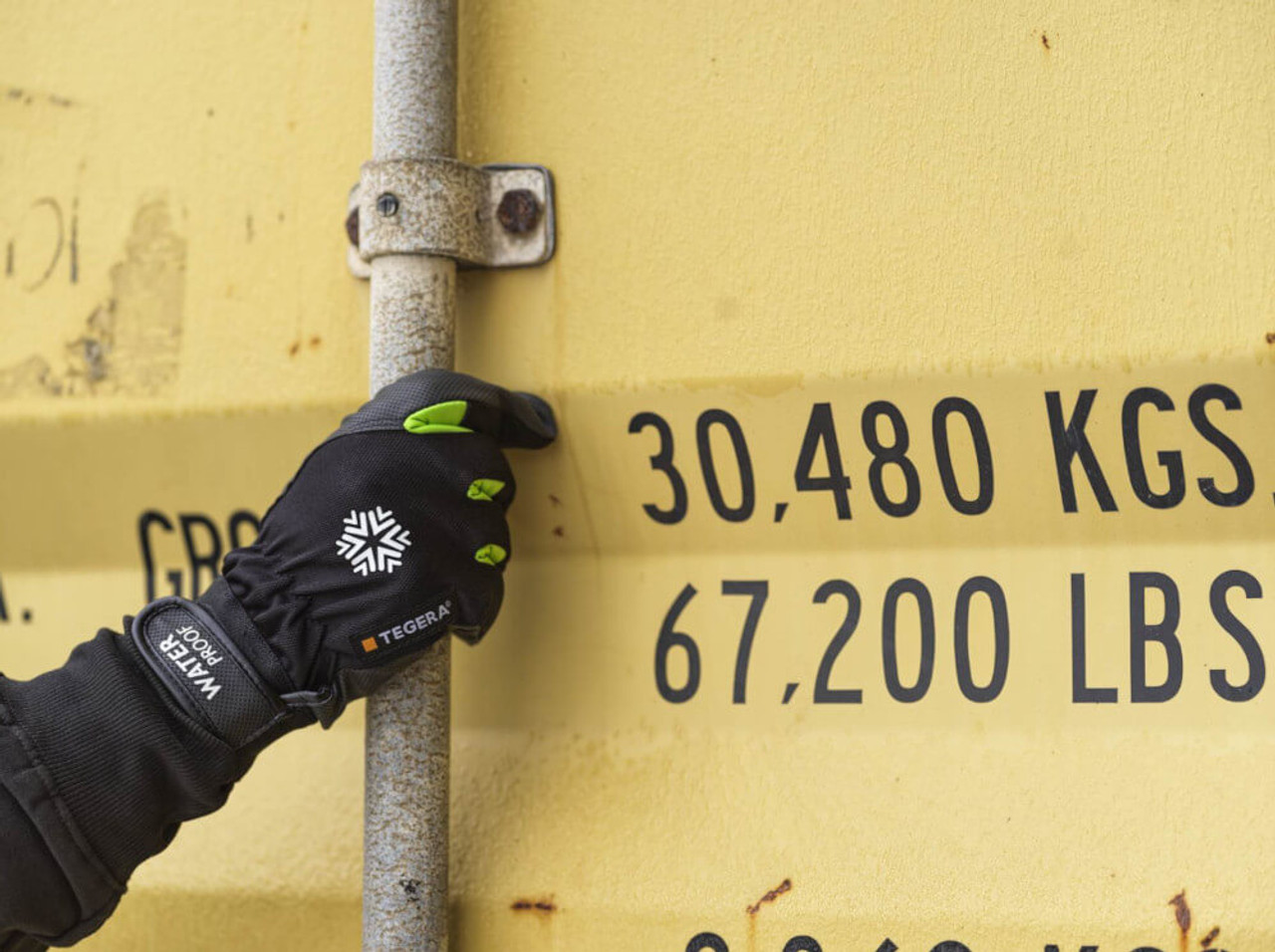 Worker wearing Ejendals Tegera 517 Waterproof and Windproof Insulated Work Gloves