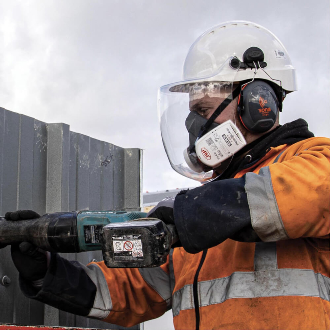 construction worker  wearing the JSP Force 8 Half Mask