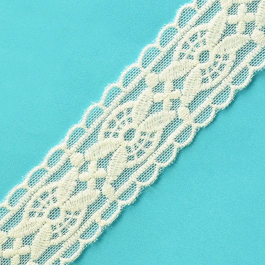 Leila 2 3/4 Classic Galloon Scalloped Lace Trim - Off White (Sold by the  Yard)