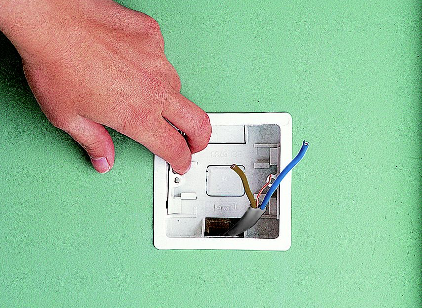 How to fit a dry lining 35mm back box