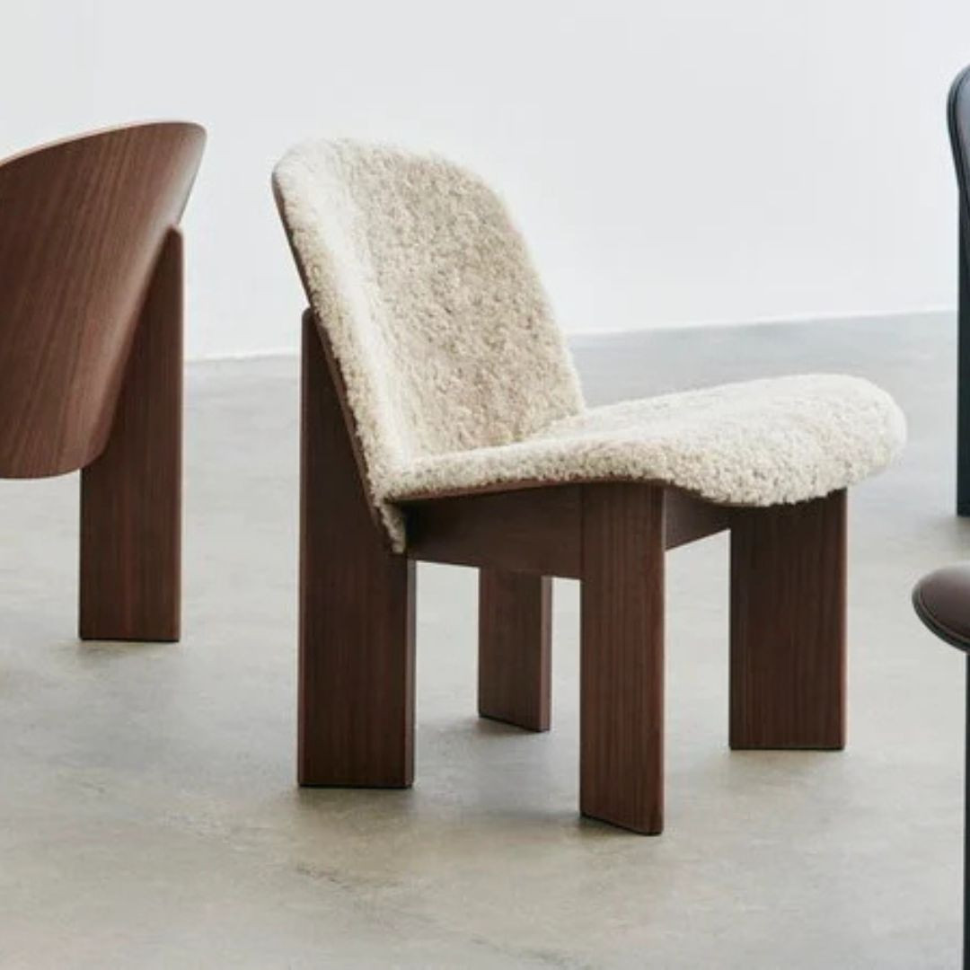 Chisel Lounge Chair Mohawi 21 Sheepskin - Lacquered Walnut | HAY