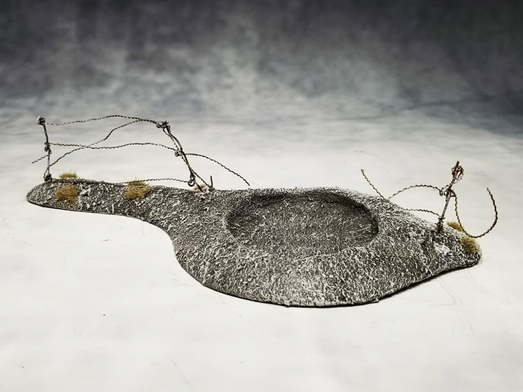 ACC004W Barbed Wire with Crater (Winter)