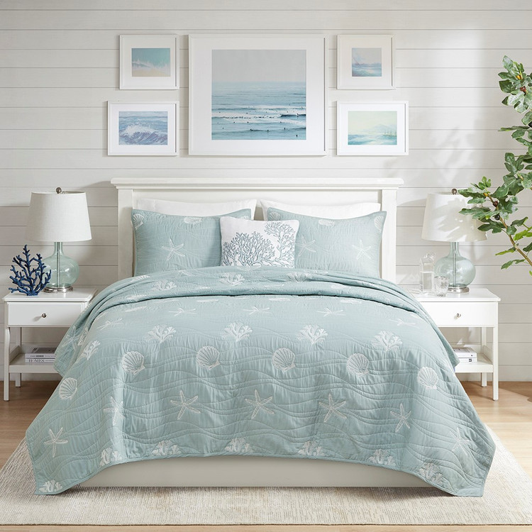 Aqua Seaside Shells 4-Piece King Size Quilted Bedding Set