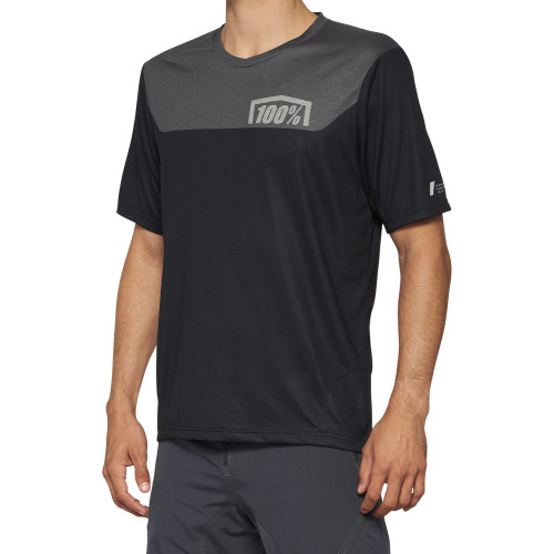 100% Airmatic Short-Sleeve Jersey - Black/Charcoal - Large 40014-00002 100% Airmatic Short-Sleeve Jersey - Black/Charcoal - Large 40014-00002