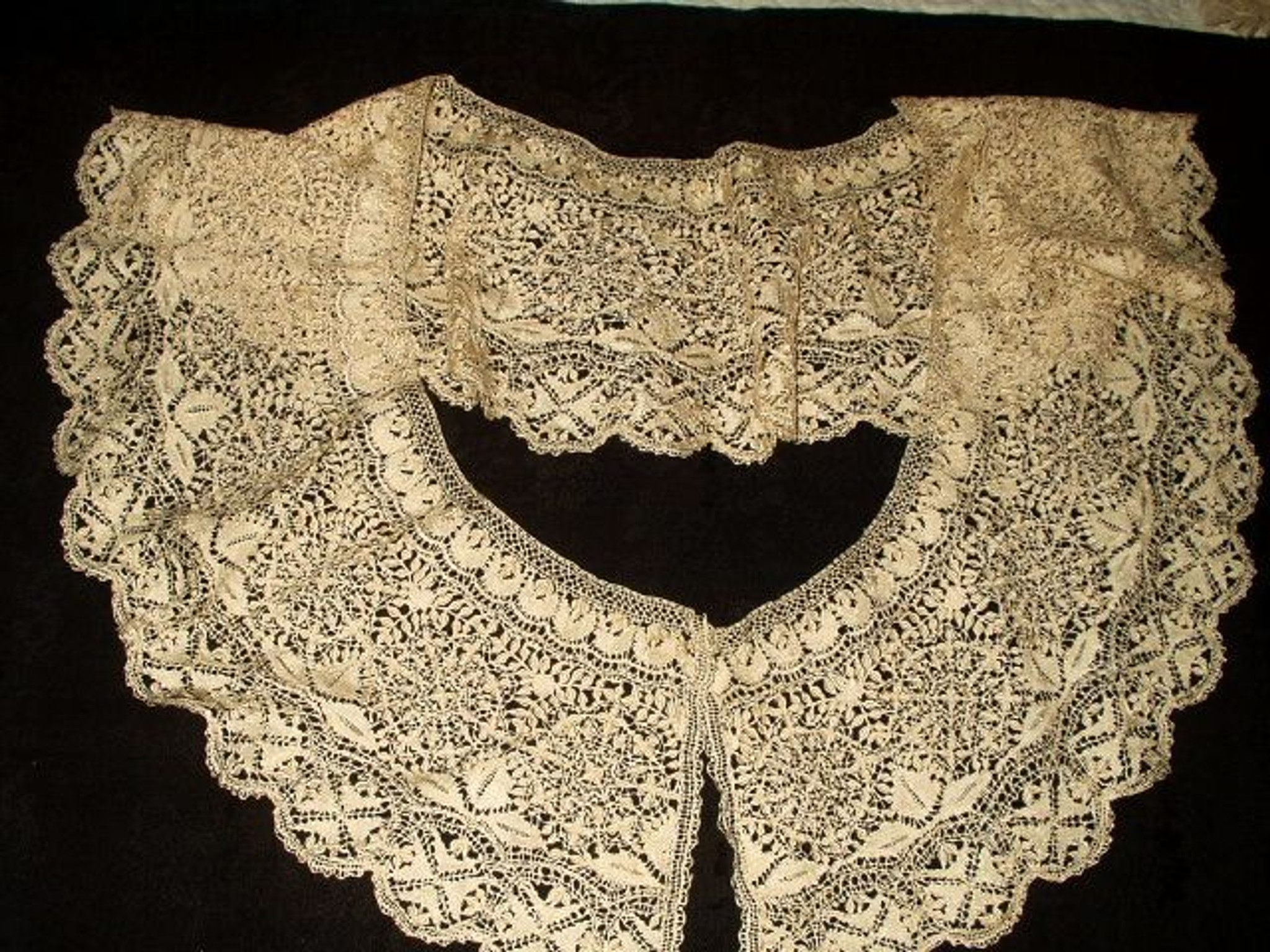 Antique 19th Century Victorian Handmade Silk Maltese Bobbin Lace 