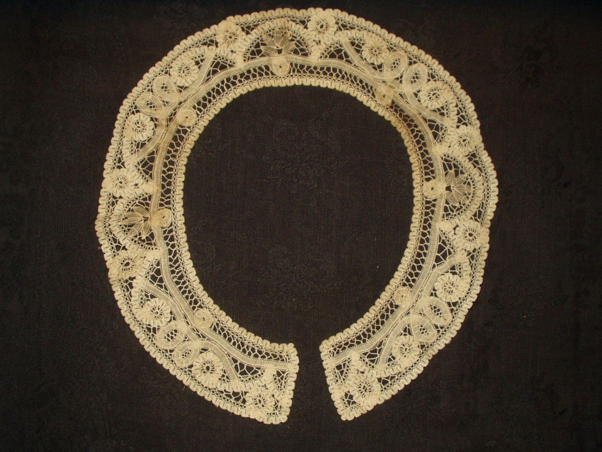 Antique Hand Made Victorian Renaissance Tape Lace Collar