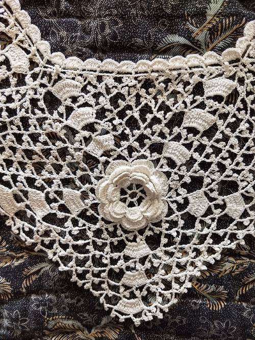 Antique Handmade Lace Collar with Crochet Button, Edwardian 1900s