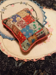 1930 Patchwork Sewing Pincushion Vintage Calico Print Fabric Quilted Quilting