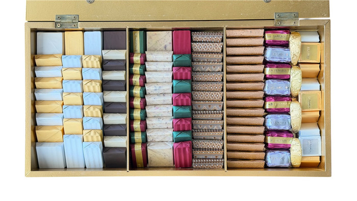 Wooden box with clear glass top (Gold)