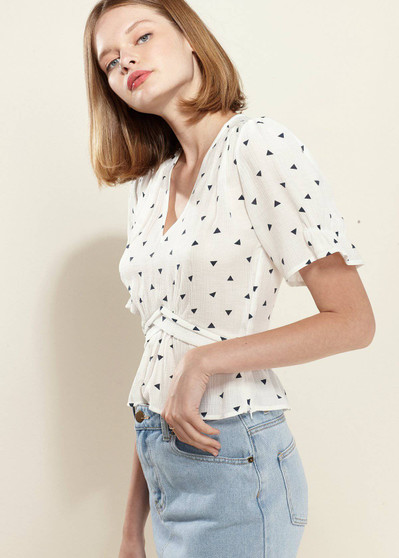 triangle print puff sleeve blouse
