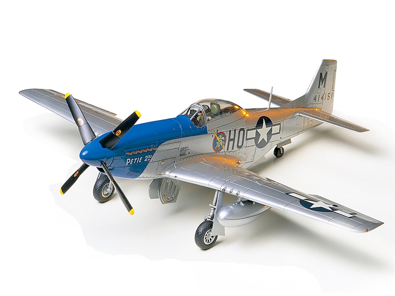 Tamiya 61040 1/48 P-51D Mustang 8th AF Plastic Model Kit