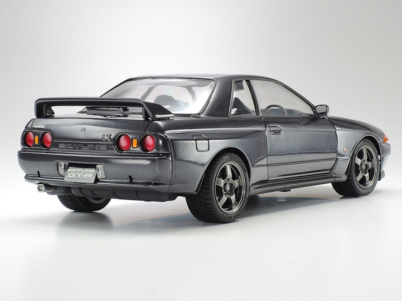 Tamiya 24090 1/24 Nissan Skyline GTR Model Kit rear