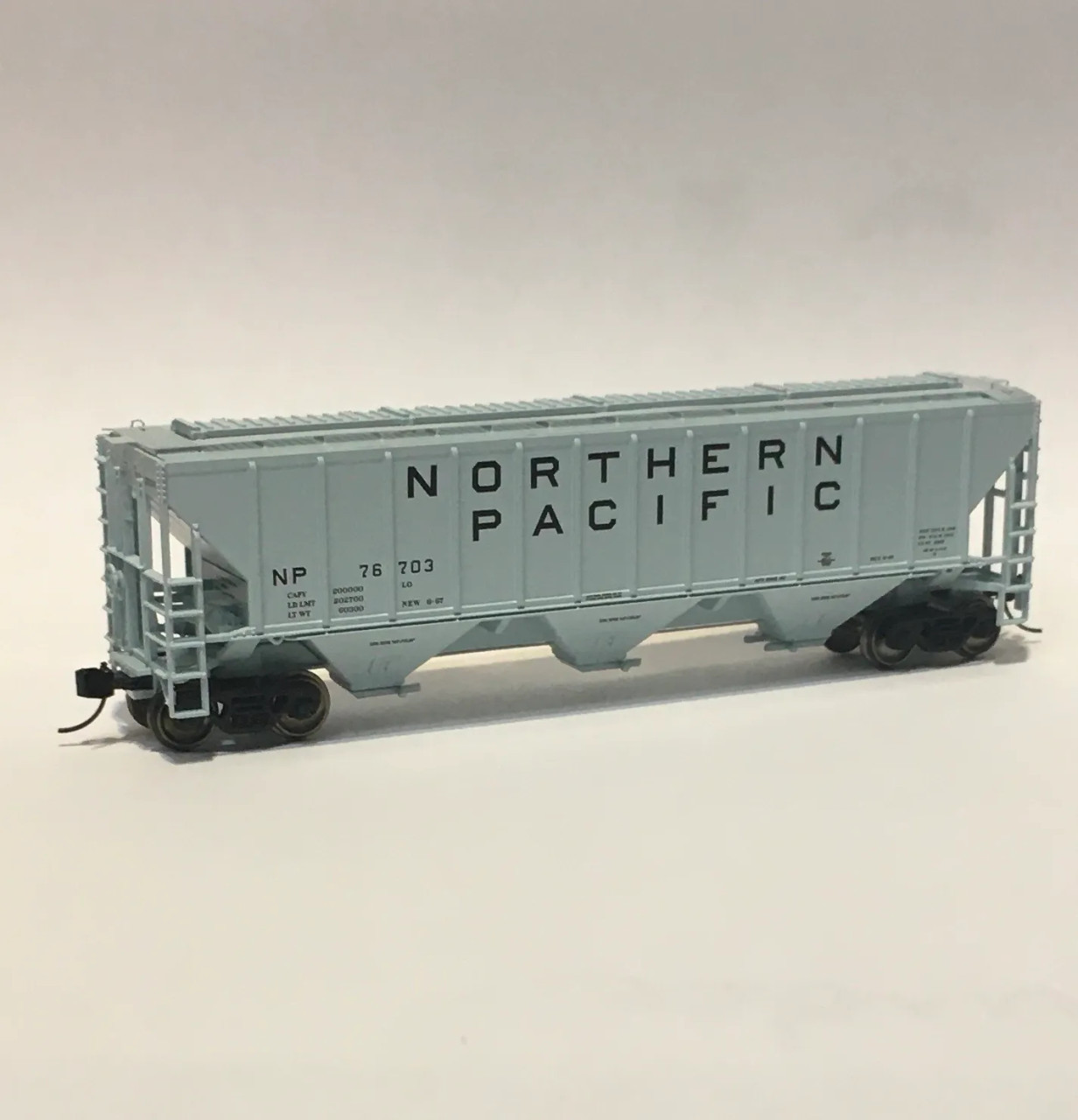Trainworx 24433-02 N Pullman-Standard PS 4427 Covered Hopper - Northern Pacific # 76777