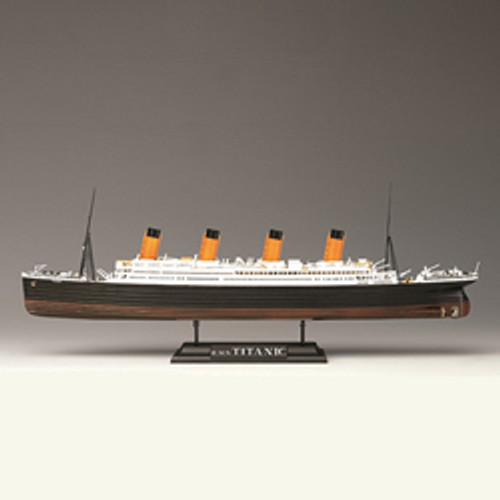 Academy 14220 1/700 R.M.S. Titanic With Led Set Plastic Model Kit