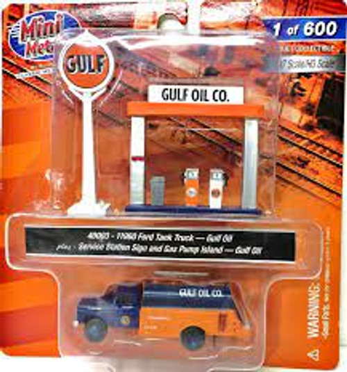 Classic Metal Works 40003 Ho 1960 Ford Tanker Truck with Station Sign & Pump Island- Gulf Package