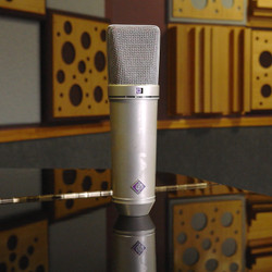 The Neumann U67 — Why This Microphone Is Still the Holy Grail