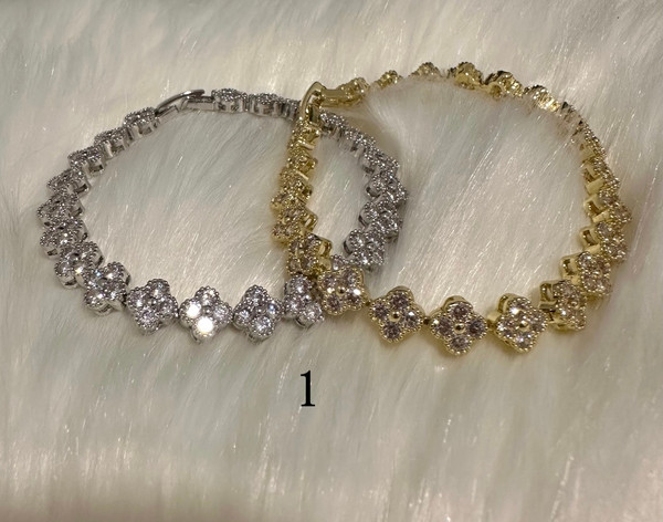 Classy Clover Pieces