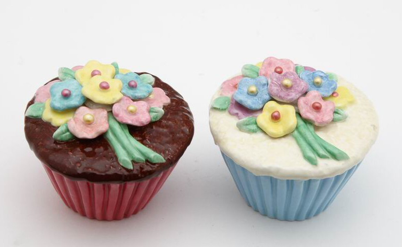 cupcake salt and pepper shakers