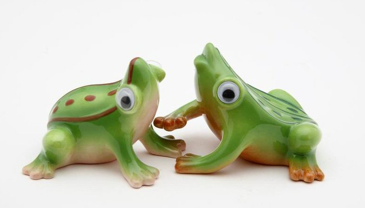 Two Crazy Frogs Ceramic Salt and Pepper Shakers, Set of 4