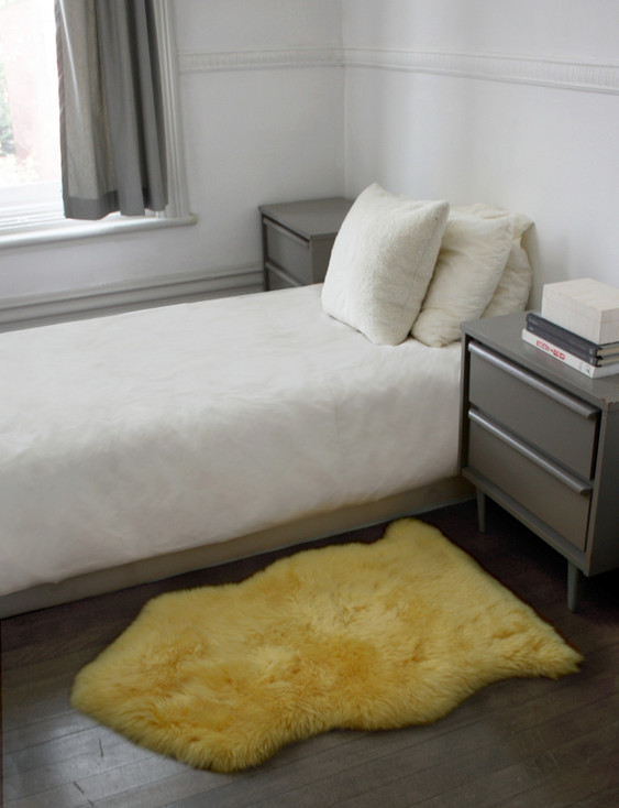 2' x 3' Yellow New Zealand Natural Sheepskin Rug