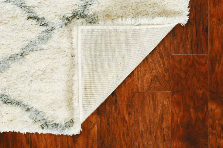 4' x 6' Ivory Grey Machine Woven Chain Link Indoor Area Rug
