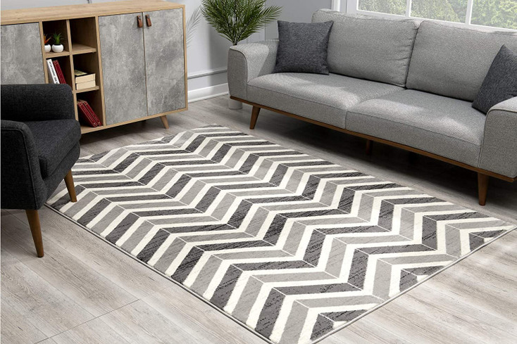 4' x 6' Gray Chevron Power Loom Area Rug