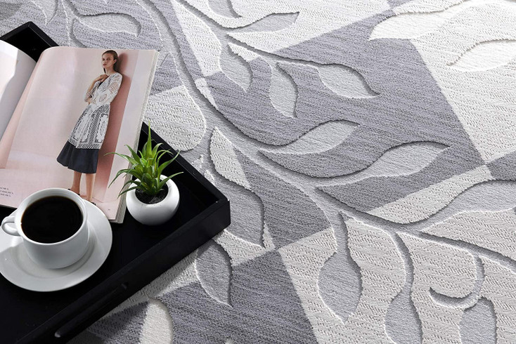 7' x 10' Gray Diamond and Vines Area Rug