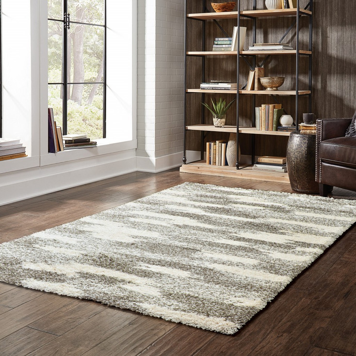 7' x 10' Gray and Ivory Geometric Pattern Area Rug