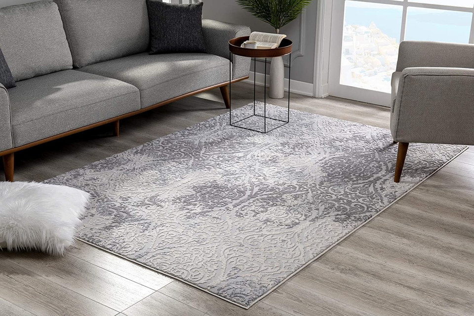 7' x 10' Cream and Gray Tinted Ogee Pattern Area Rug