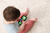 Fisher-Price İzle ve Öğren Kumanda - çok dilli seri, eğitici içeriğiyle elektronik taklit oyuncağı, bebekler ve yürüme çağındaki çocuklar için HHH27