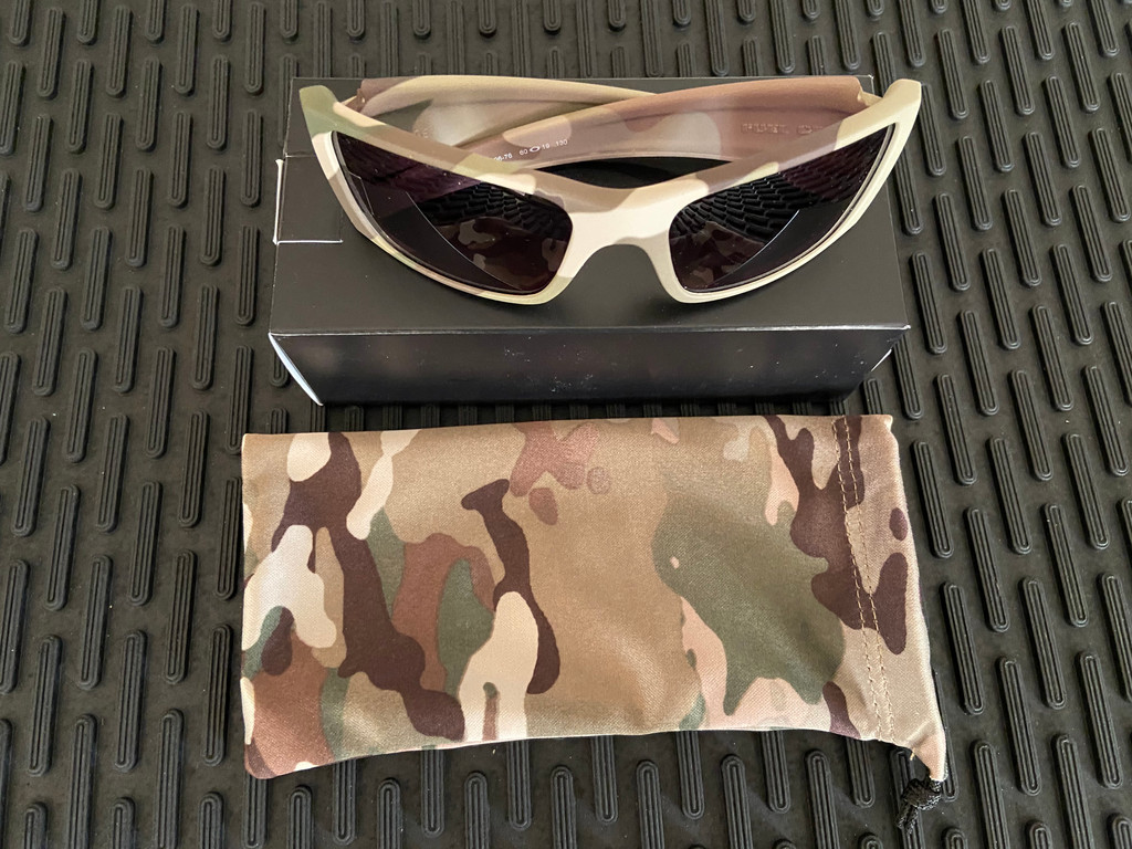 Oakley SI Fuel Cell - Multicam Frame, Warm Gray Lenses (OO9096-7660)