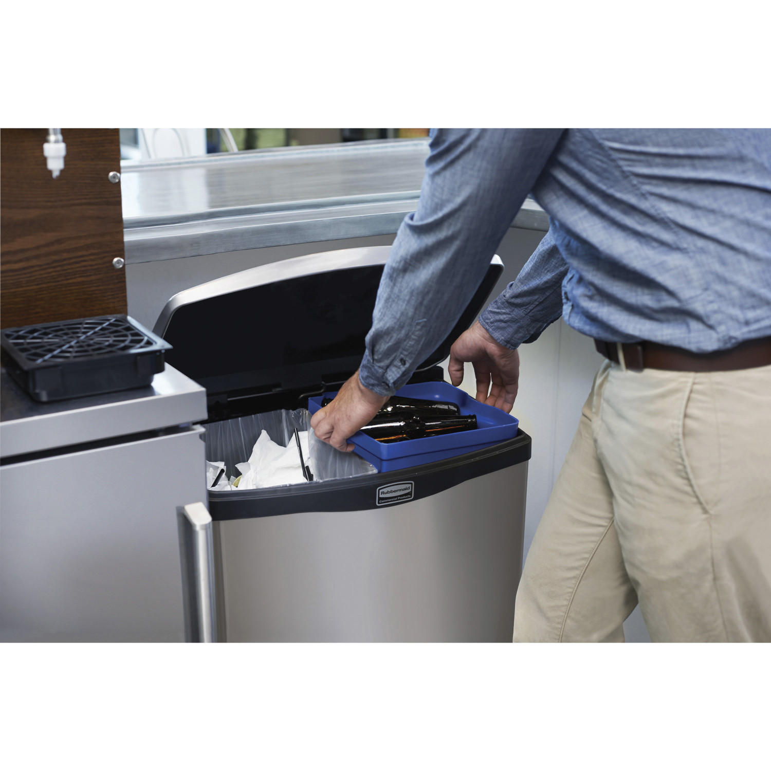  Rubbermaid Commercial Products Executive Series Step