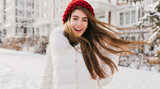 How to Keep Shine Without Greasiness for Thick Hair While Traveling in Winter: Nutritive Oil Routine