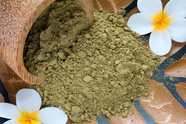 Henna leaves, powder and paste