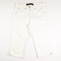 These white denim capris by Gloria Vanderbilt are a size 10P.