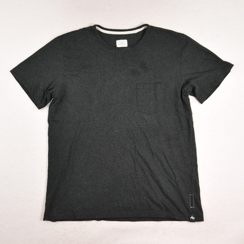 This charcoal standard issue t-shirt by Rag & Bone is a size L.