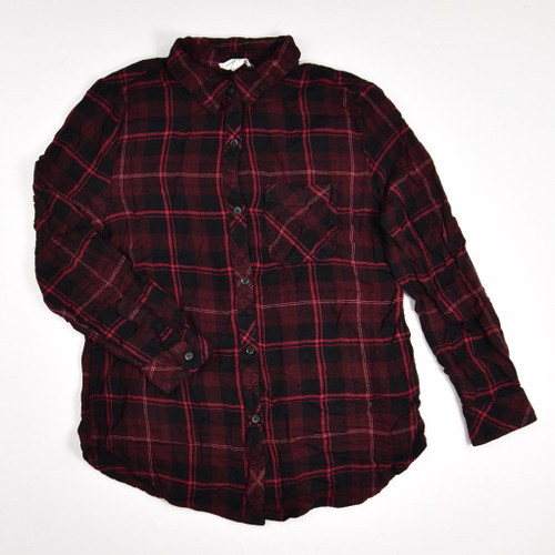 This is a burgundy plaid flannel shirt from Beachlunchlounge, Size M.