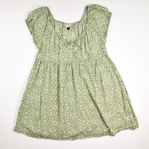 This green floral baby doll dress by Universal Thread is a size M.