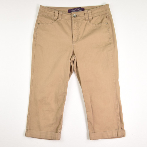 These tan Christa capris by Gloria Vanderbilt have cuffed hems and are a size 8.