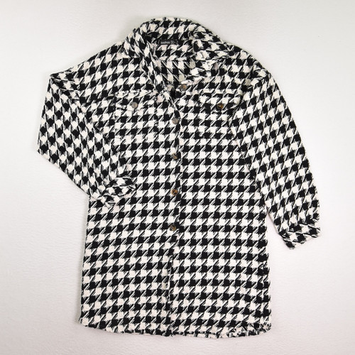 This black and white dress coat by Boohoo is a size 4.