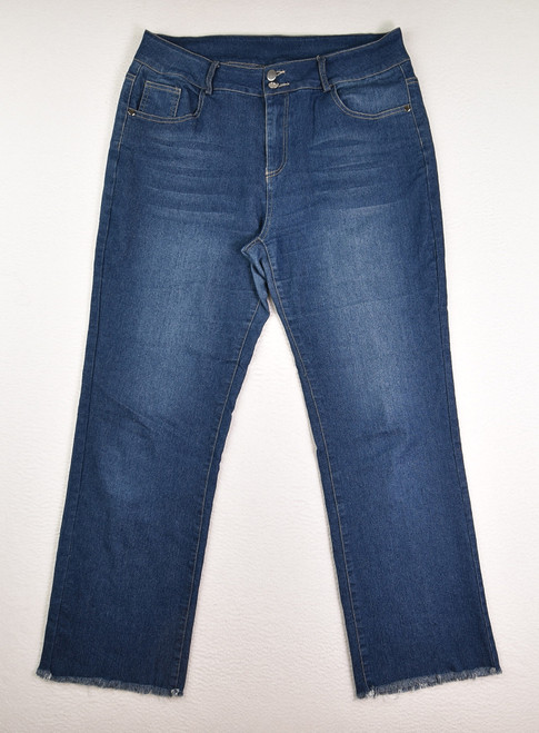 This is a pair of women's blue denim jeans, size L.