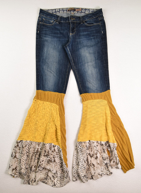 This is a pair of Women's Laurel Canyon Denim & Knit Flare Jeans by Paige, Size 29.