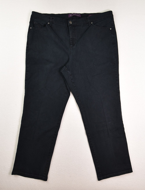 This is a pair of Women's Black Amanda Jeans by Gloria Vanderbilt, Size 18W.
