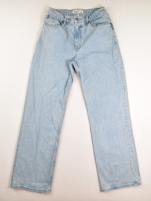 This is a pair of Women's Blue 90s Relaxed High Rise Jeans by Abercrombie & Fitch, Size 6R.